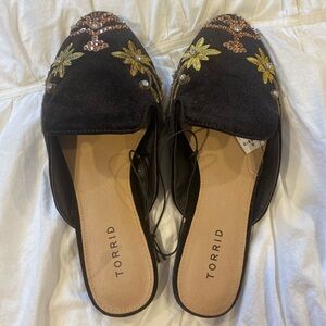 Torrid Embroidered Velvet Mules — Black Floral Beaded Slip-On Flats NWT Size 10W